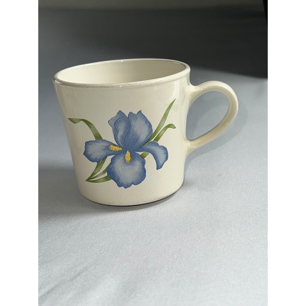 Vintage Corning Blue Iris Coffee Mugs Set of 5 Floral Tea Cups Creamy White - Picture 4 of 8